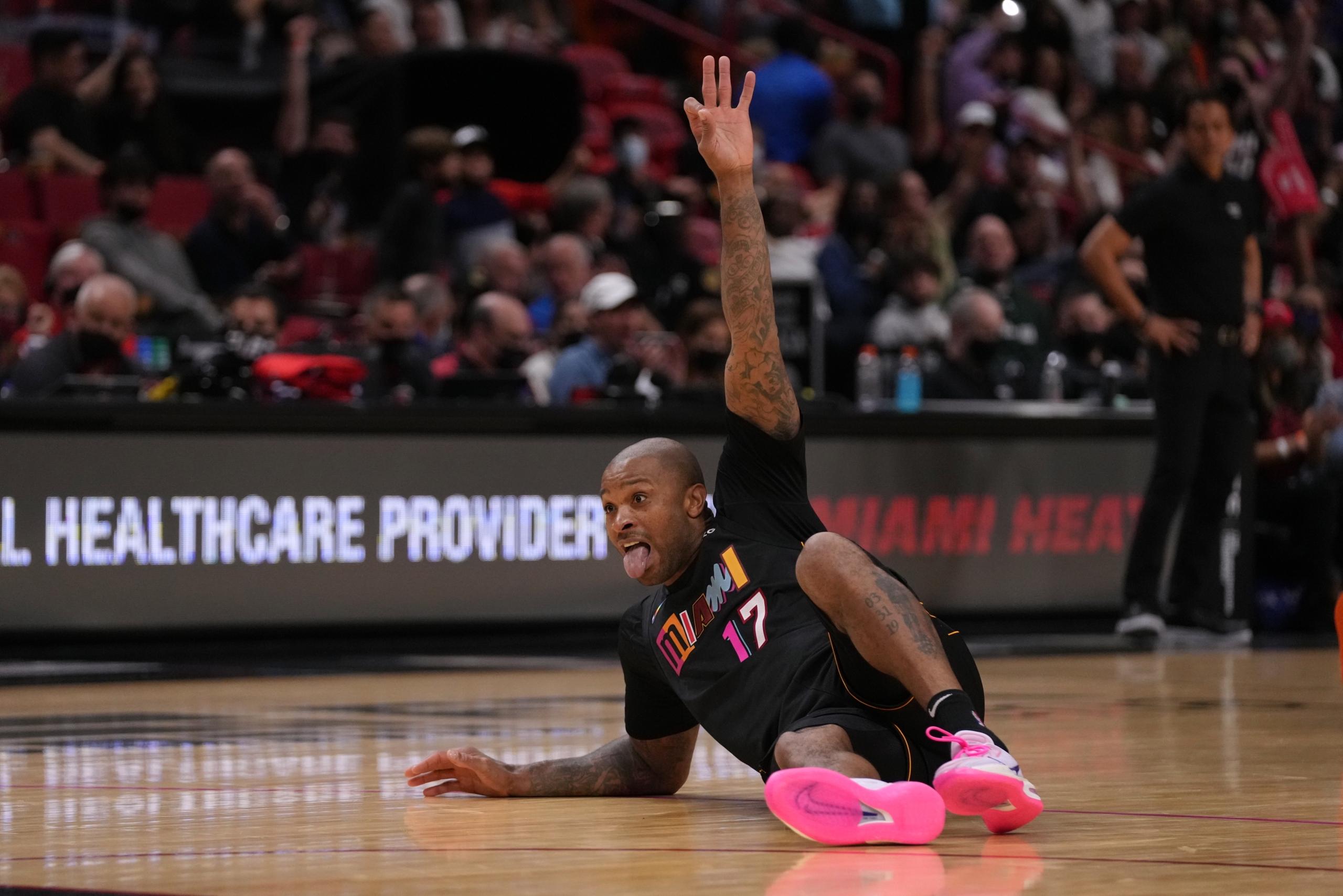 p.j. tucker signs with the brooklyn nets