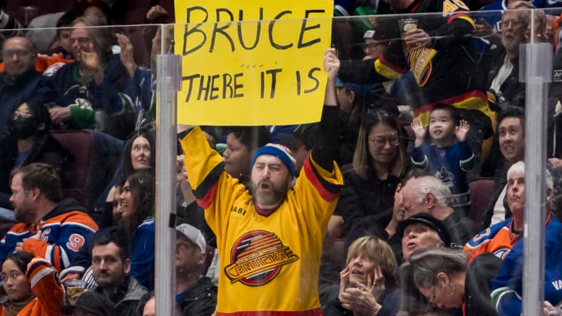 NHL: Edmonton Oilers at Vancouver Canucks