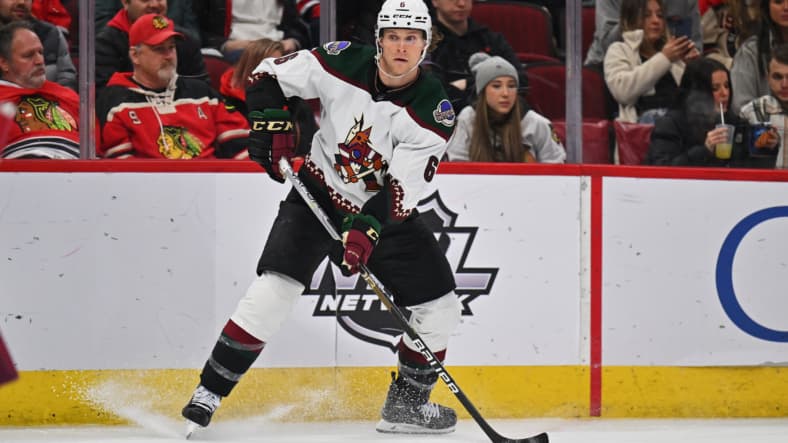 NHL: Arizona Coyotes at Chicago Blackhawks