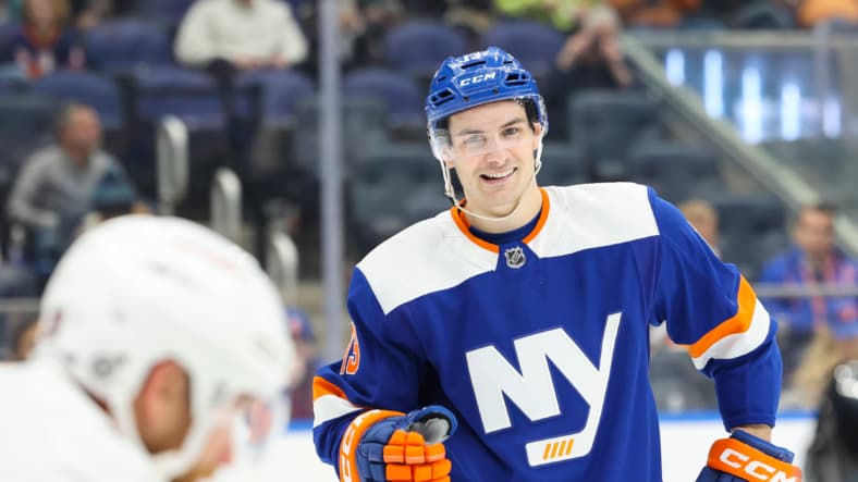 NHL: Ottawa Senators at New York Islanders