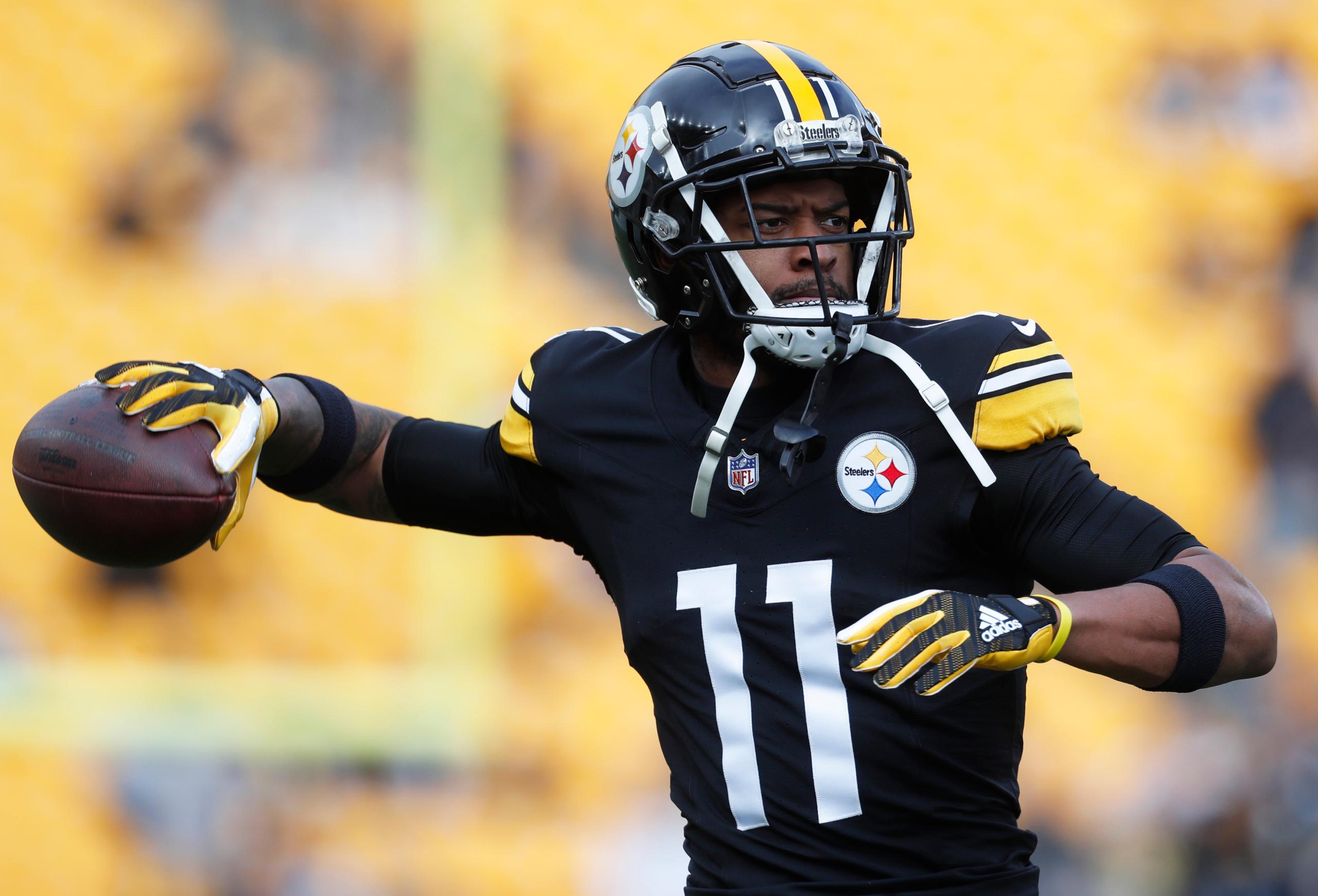 Pittsburgh Steelers wide receiver Allen Robinson 