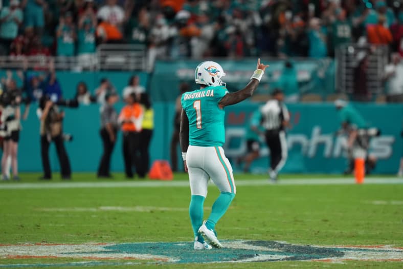 Highest paid NFL players, highest paid NFL quarterbacks
