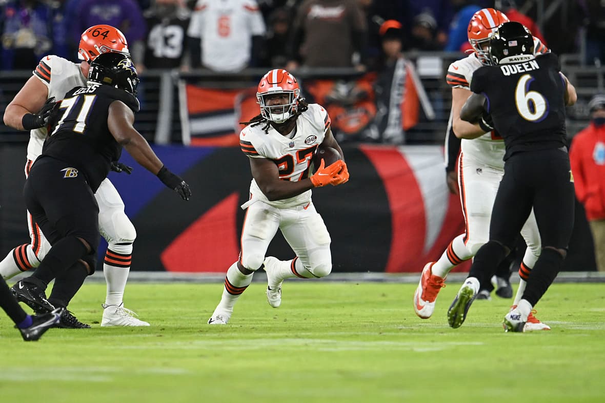 washington commanders trade for kareem hunt