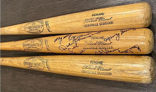Roberto Clemente bats (via Robert Shelling)