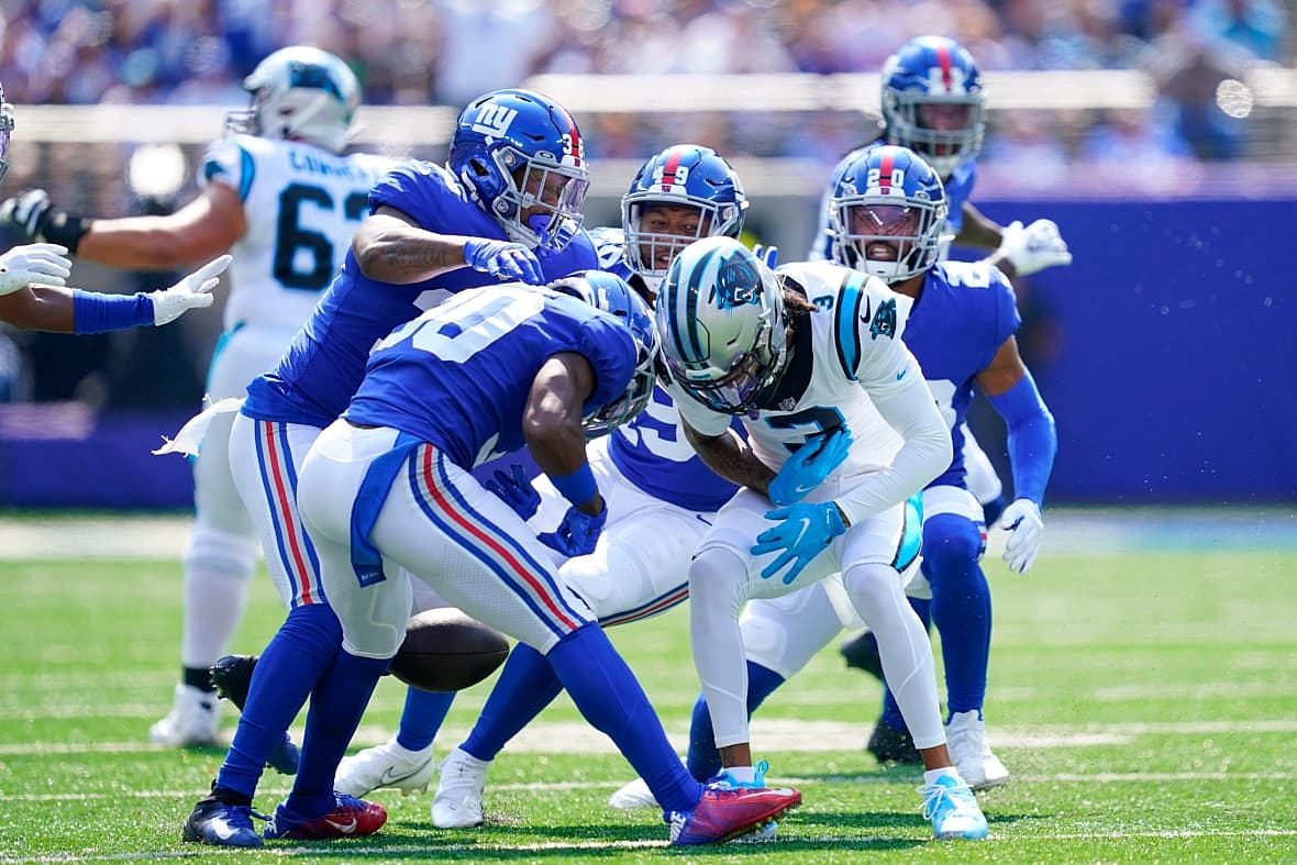 carolina panthers trade robbie anderson to the new york giants