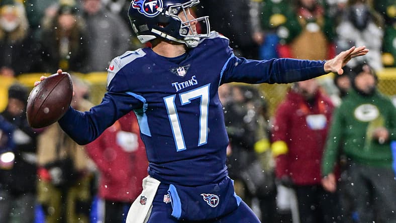 NFL: Tennessee Titans at Green Bay Packers