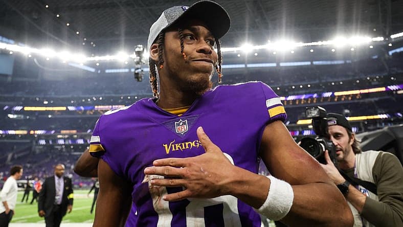 NFL: Indianapolis Colts at Minnesota Vikings