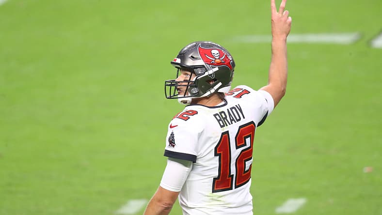 las vegas raiders sign tom brady