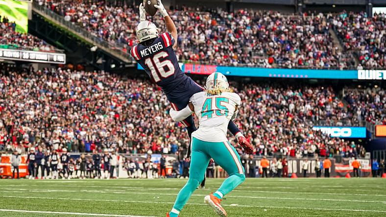 NFL: Miami Dolphins at New England Patriots