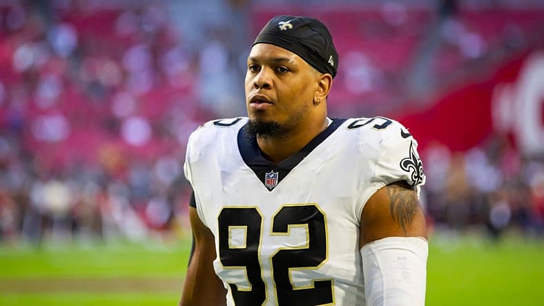 chicago bears free agent targets: marcus davenport