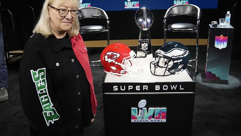 travis kelce and jason kelce mother, donna kelce