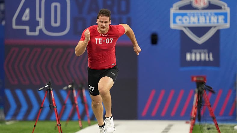 dallas cowboys mock draft: sam laporta