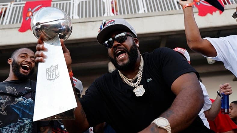 top nfl free agents: donovan smith, tampa bay buccaneers
