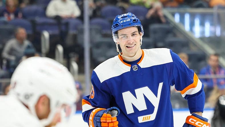 NHL: Ottawa Senators at New York Islanders