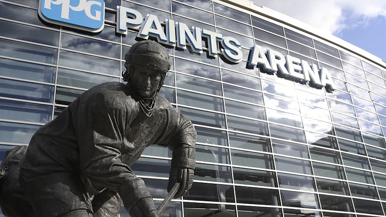 NHL: New York Islanders at Pittsburgh Penguins