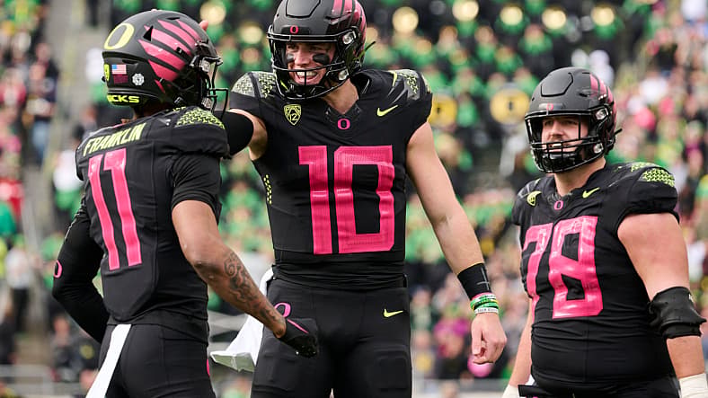 NCAA Football: UCLA at Oregon