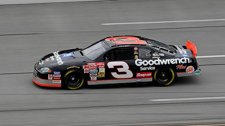 NASCAR: 1000Bulbs.com 500