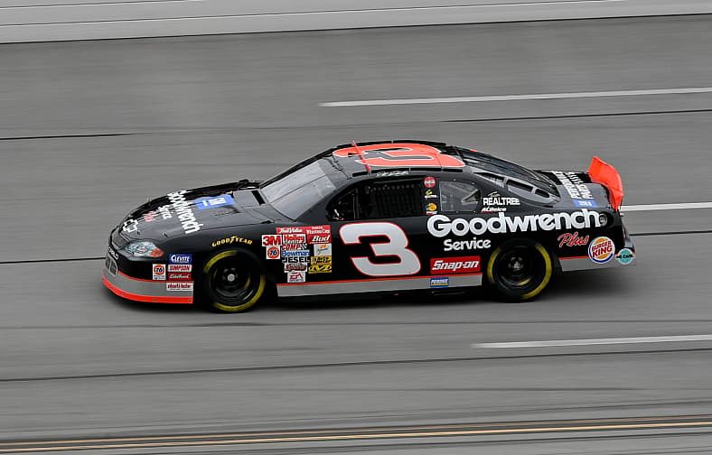 NASCAR: 1000Bulbs.com 500