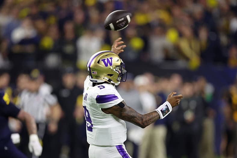 Washington Huskies quarterback Michael Penix Jr