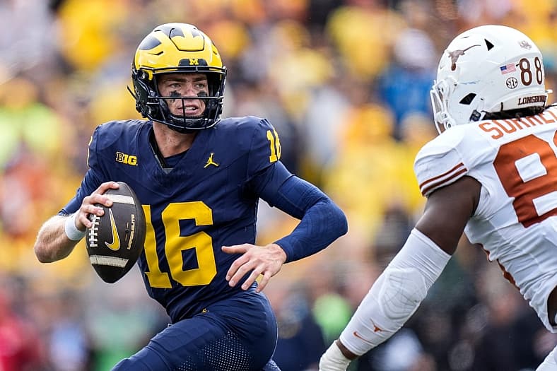 Michigan quarterback Davis Warren