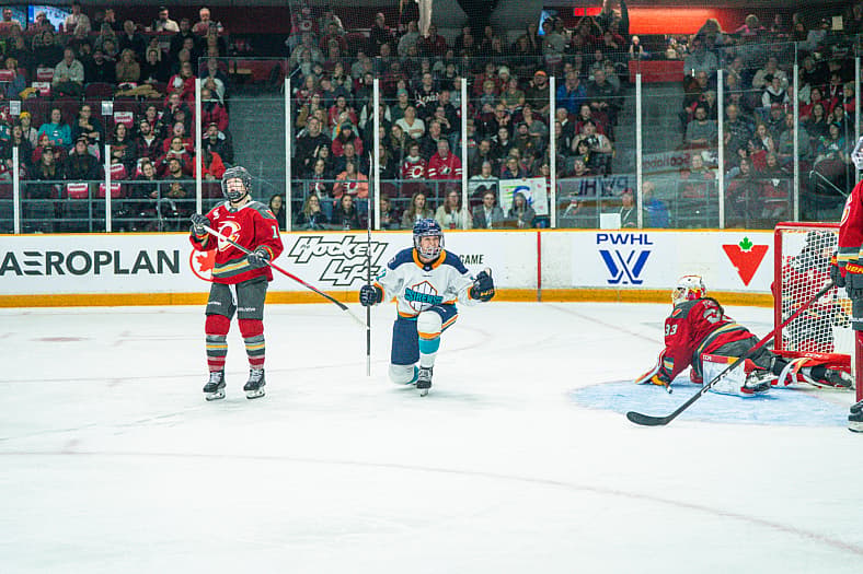 New York Sirens forward Taylor Girard scores hat trick against Ottawa Charge.