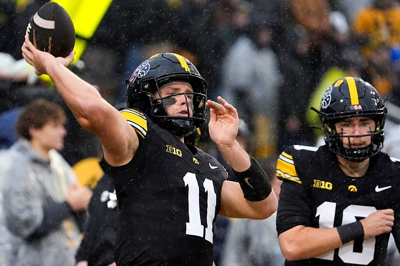 Oregon Ducks vs Iowa Hawkeyes