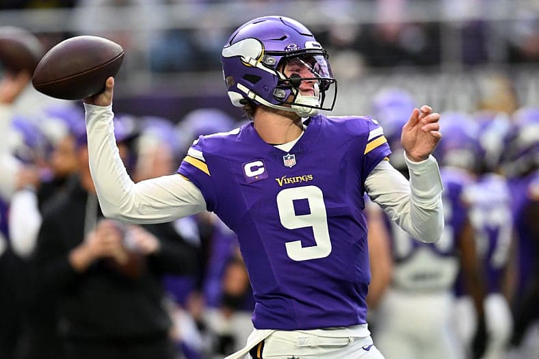 NFL: Washington Commanders at Minnesota Vikings
