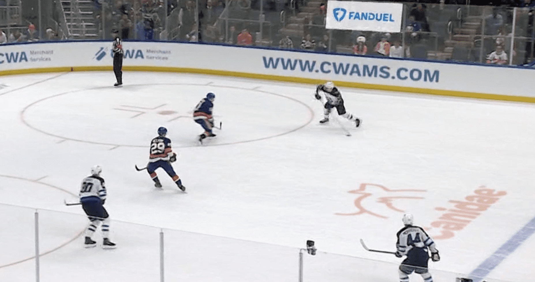 New York Islanders Zach Parise blocking a shot.