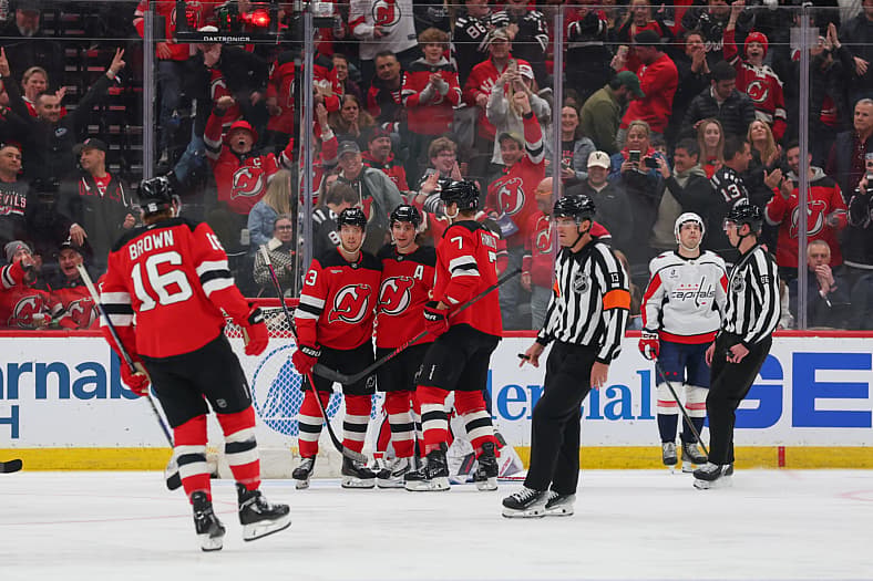 NHL: Washington Capitals at New Jersey Devils
