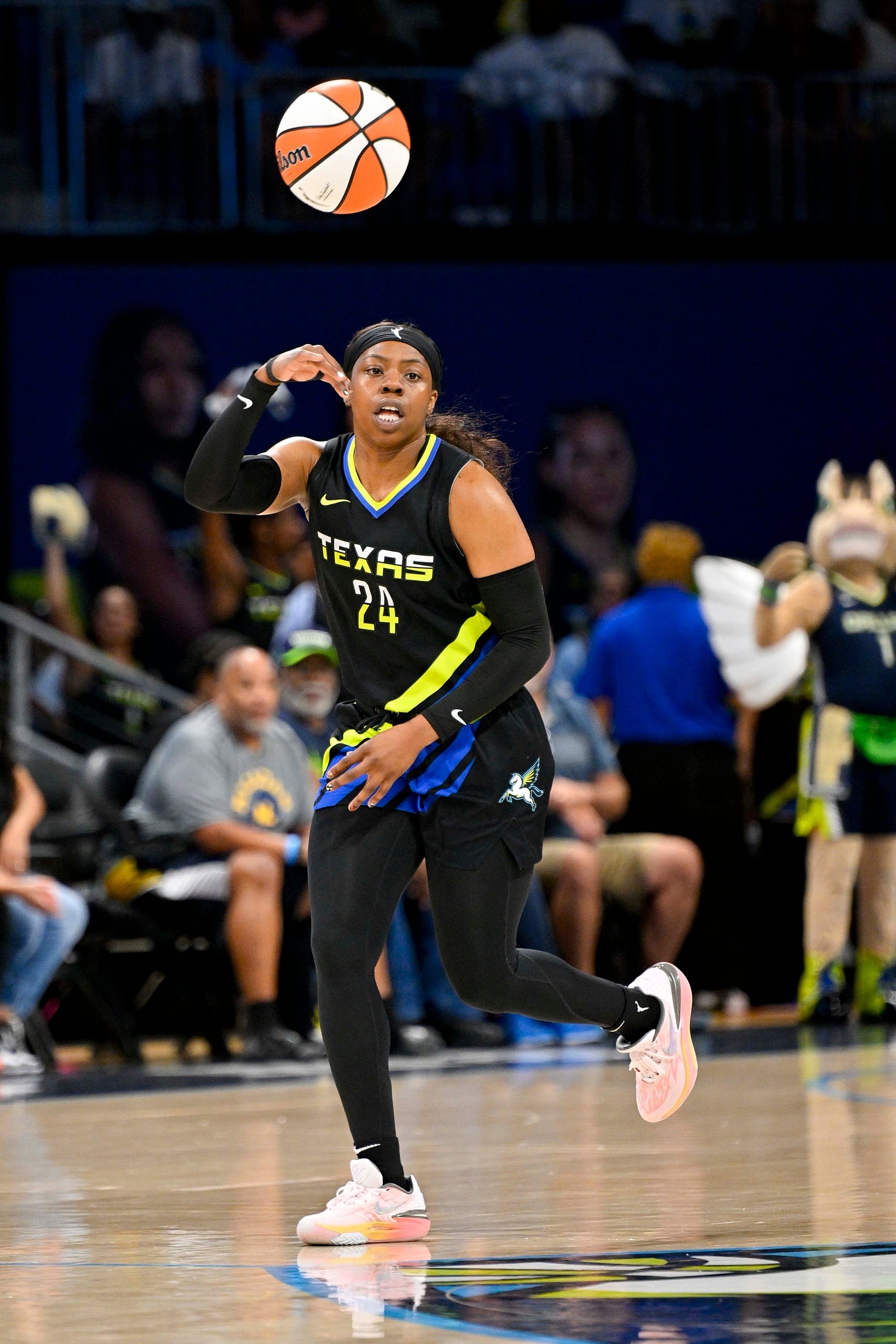 Arike Ogunbowale, Dallas Wings