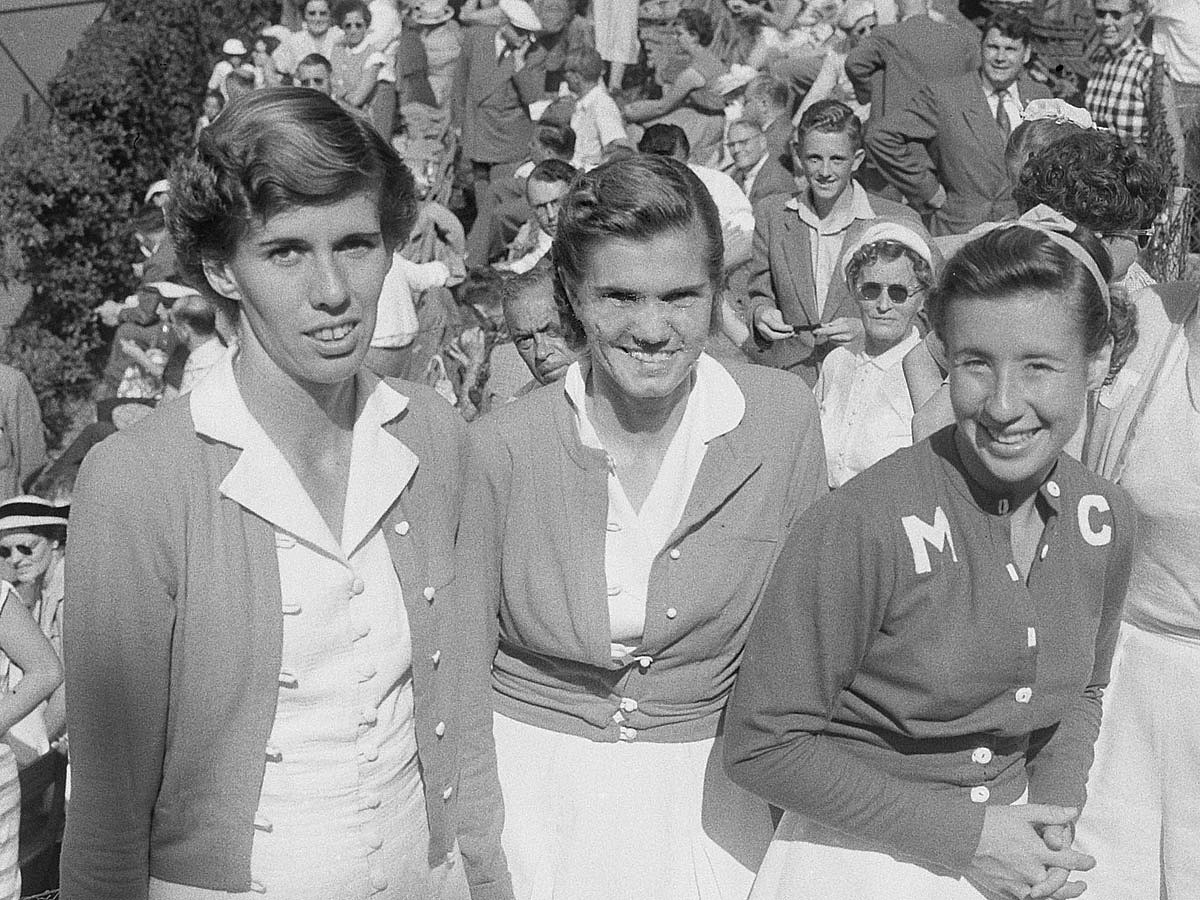From left to right: the American tennis players Doris Hart, Shirley Fry (not yet Irvin) and Maureen Connolly