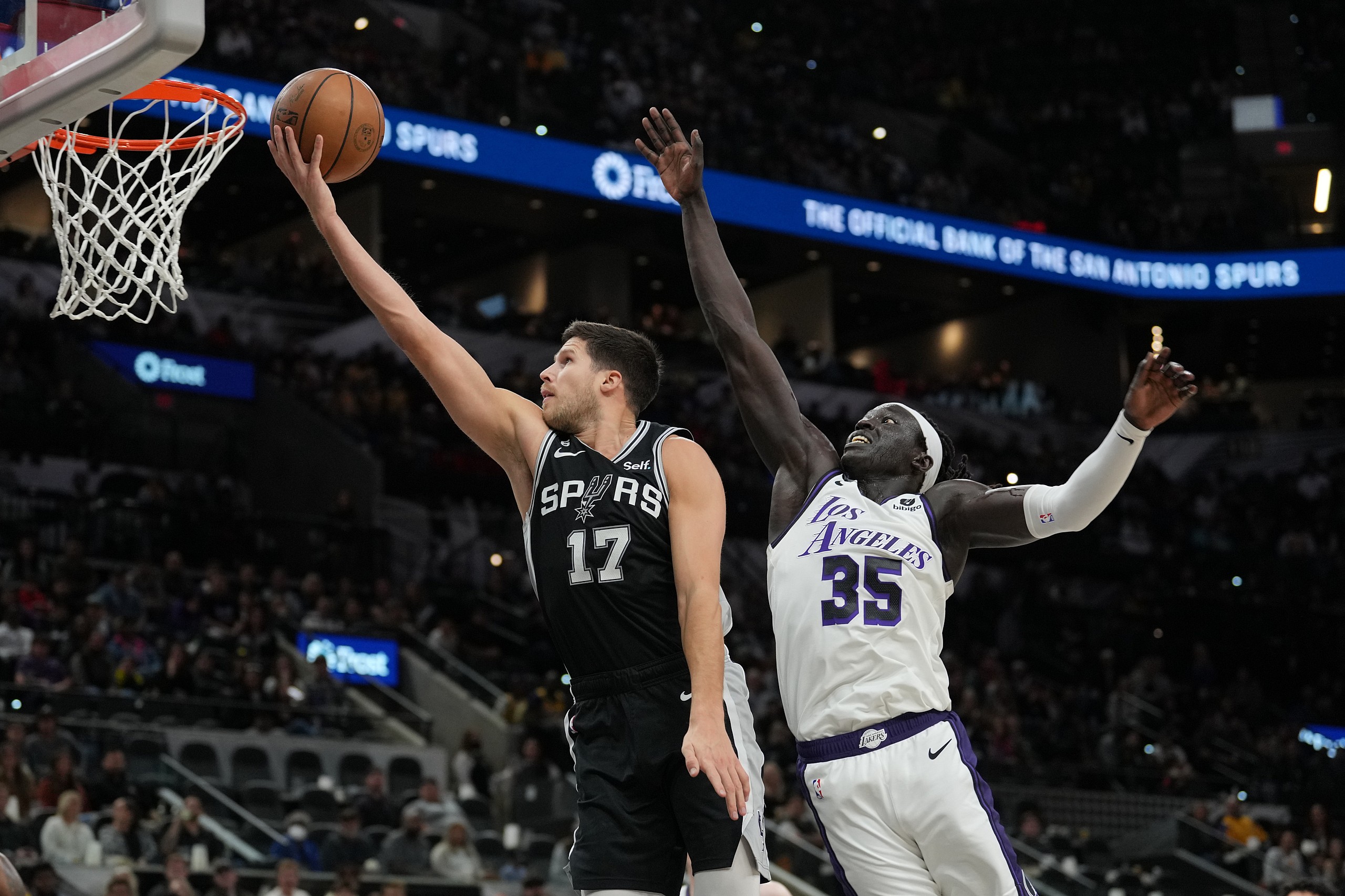 NBA: Los Angeles Lakers at San Antonio Spurs