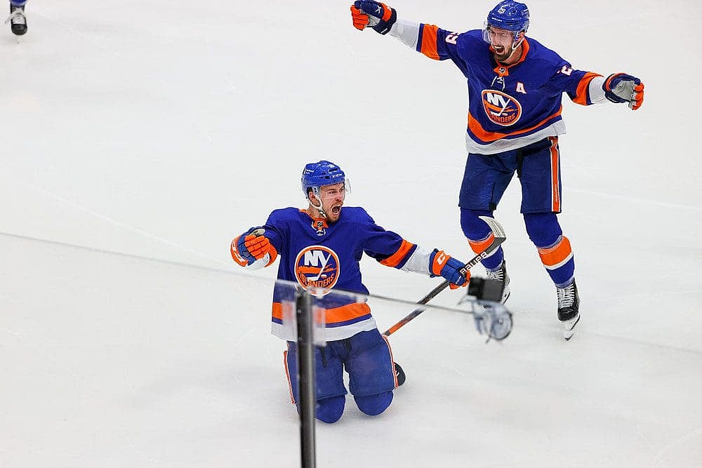 New York Islanders win at Nassau Coliseum