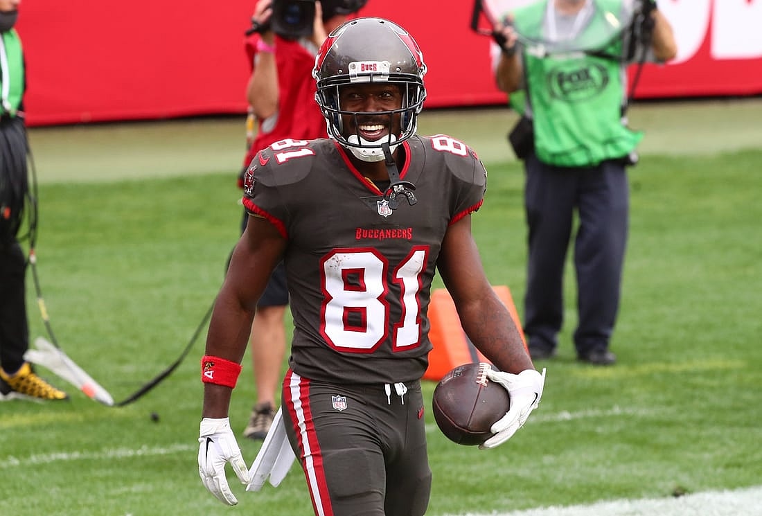 Antonio Brown re-signs with Tampa Bay Buccaneers, impact on 2021 NFL Draft