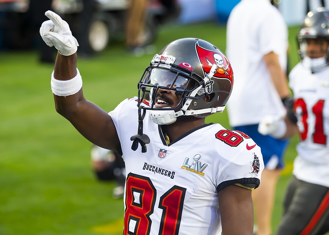 Can Antonio Brown steer clear of trouble?