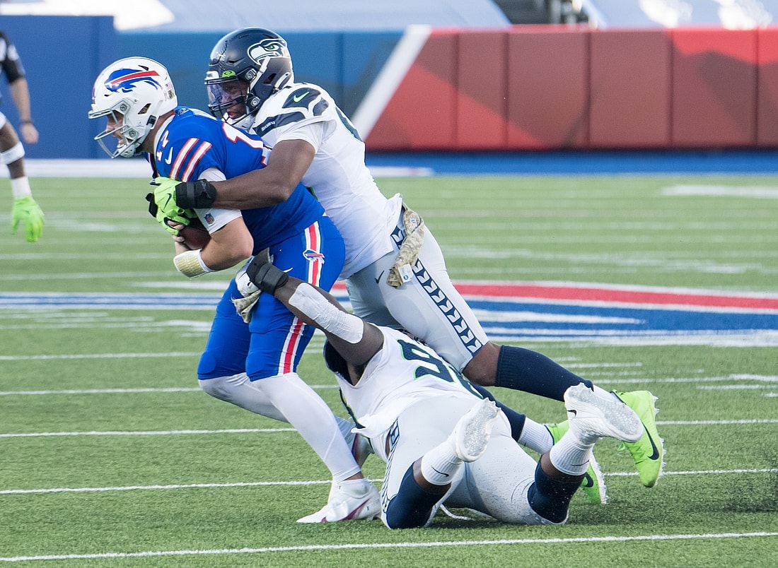 Even after re-signing Carlos Dunlap, Aldon Smith will fill a need for the Seahawks.