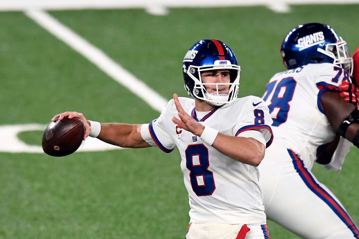 Giants QB Daniel Jones during NFL game against the Buccaneers