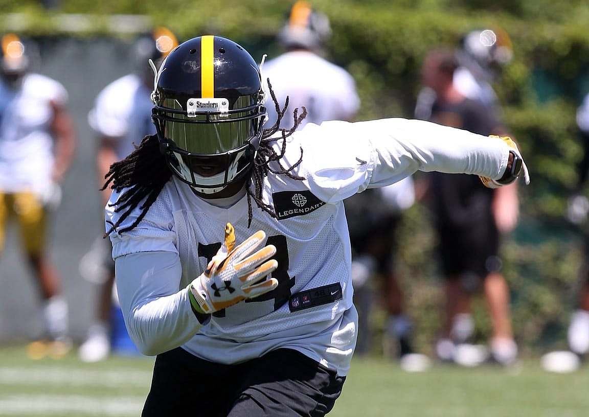 Jun 14, 2016; Pittsburgh, PA, USA; Pittsburgh Steelers wide receiver Sammie Coates (14) performs drills during mini-camp at the UPMC Rooney Sports Complex. Mandatory Credit: Charles LeClaire-USA TODAY Sports 