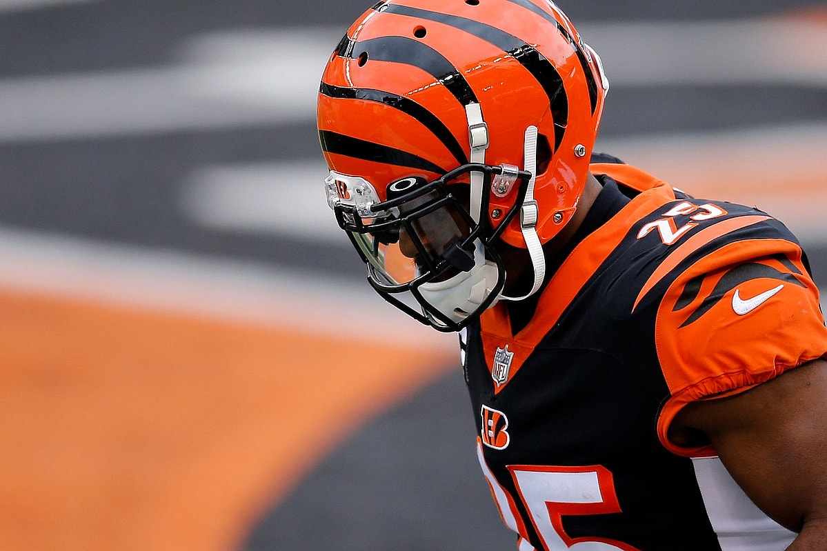 Tampa Bay Buccaneers sign Giovani Bernard