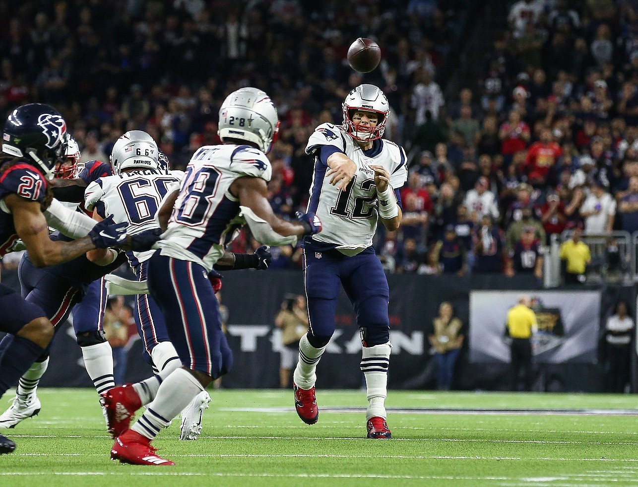 New England Patriots' free-agent additions should benefit James White