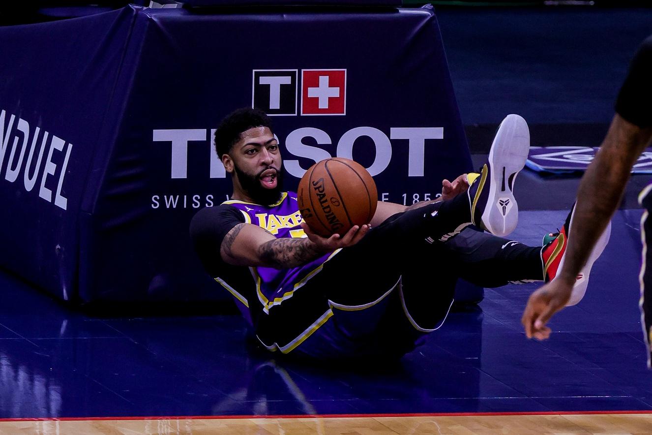 Los Angeles Lakers Anthony Davis, Phoenix Suns