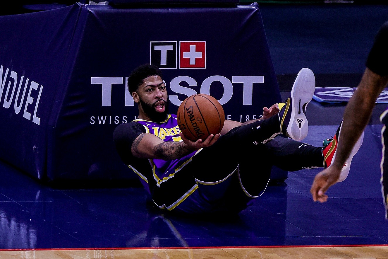 Los Angeles Lakers Anthony Davis, Phoenix Suns