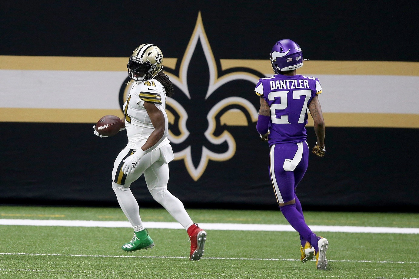 Alvin Kamara goes nuts with 5 TDs on Christmas Day