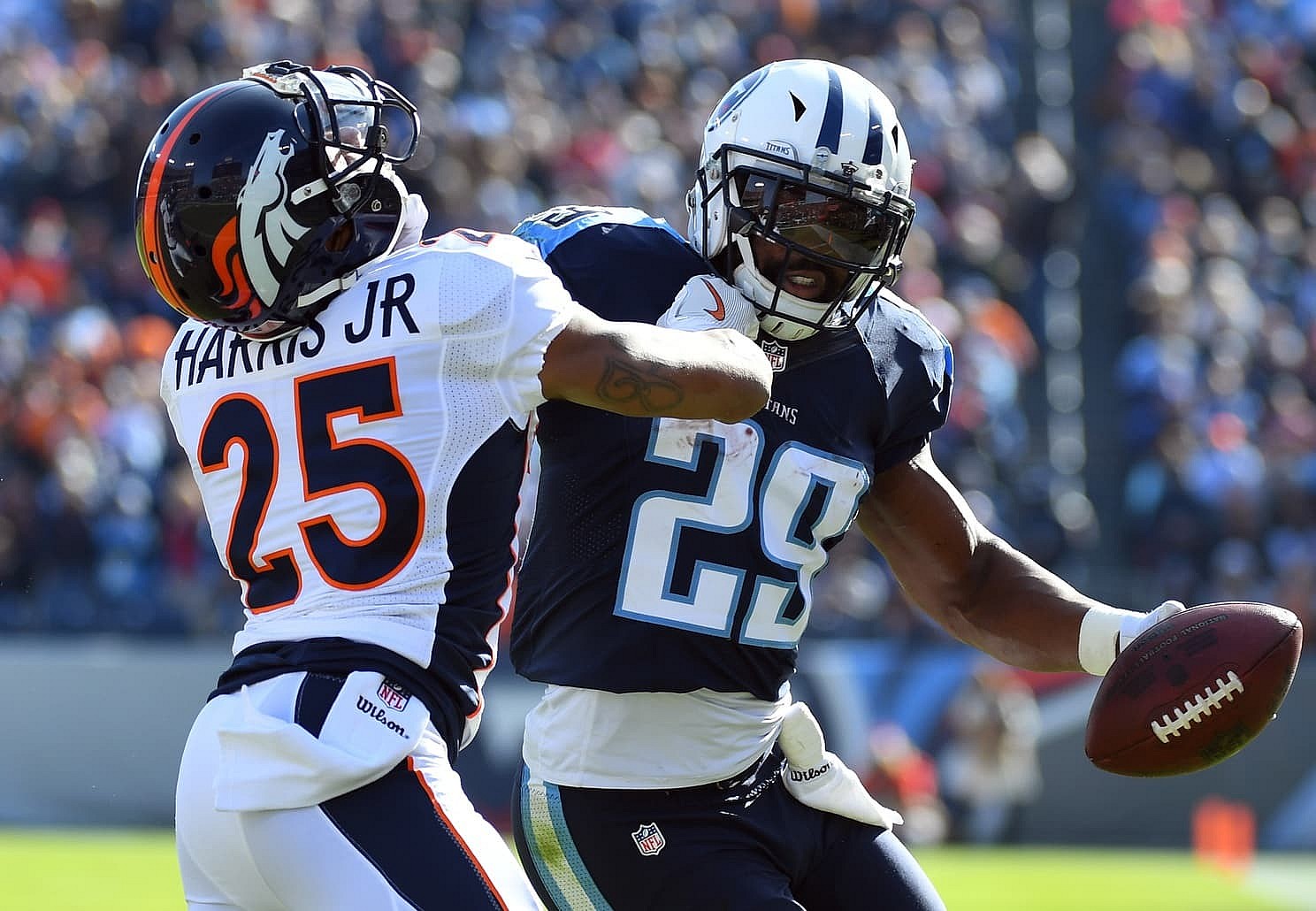 Demarco Mjurray takes on Chris Harris