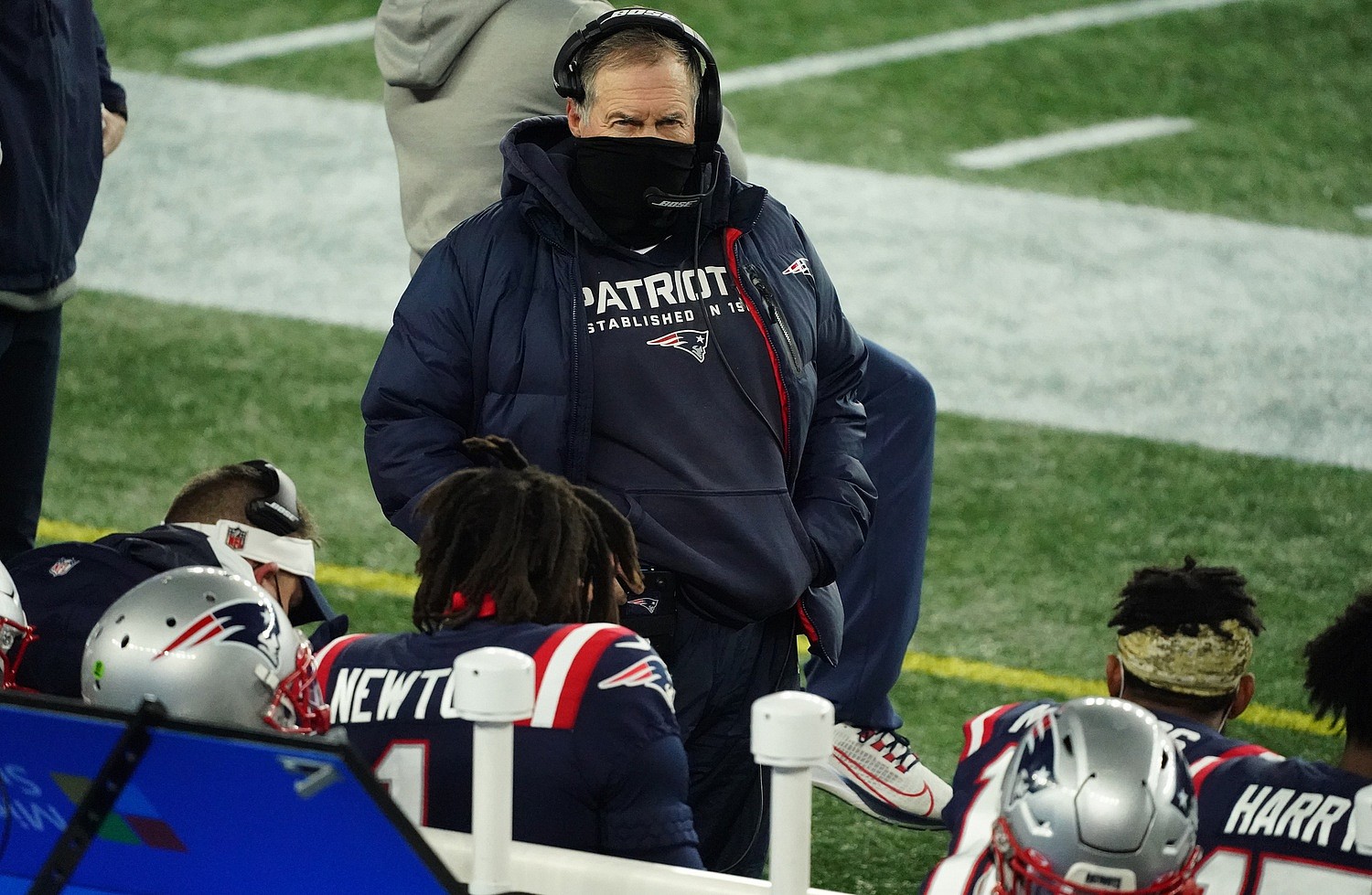 Patriots Bill Belichick throws phone