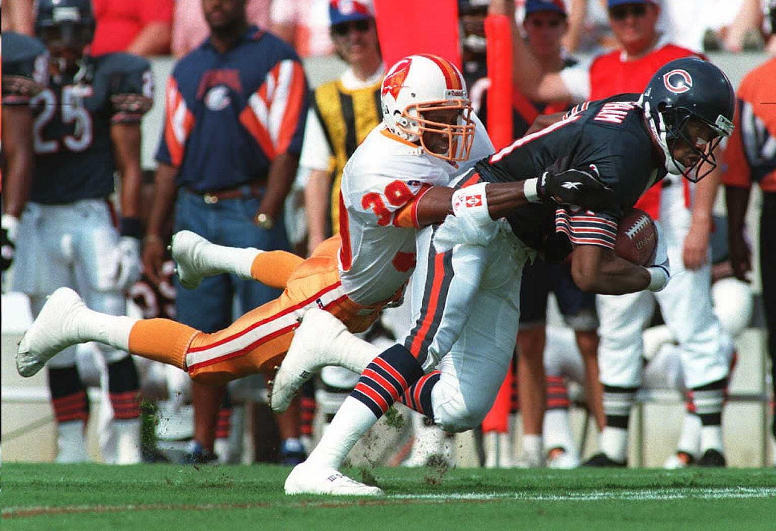 Rashaan Salaam of the Chicago Bears (R) runs for y