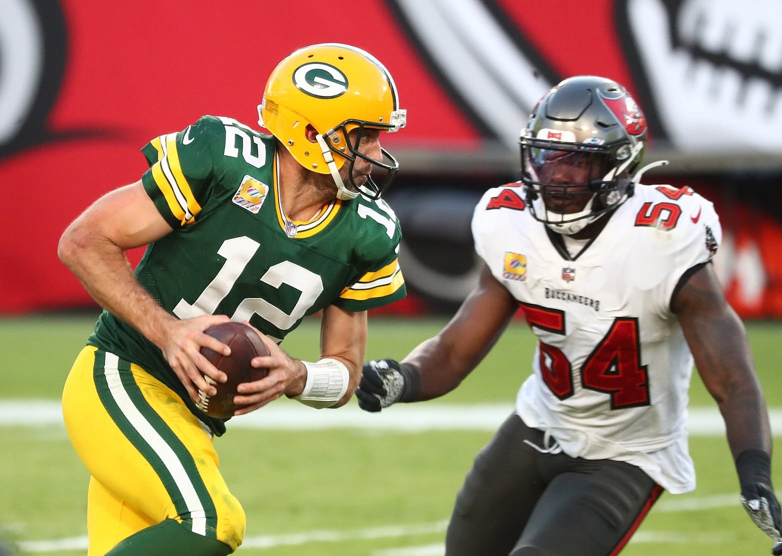 Tampa Bay Buccaneers re-sign Lavonte David