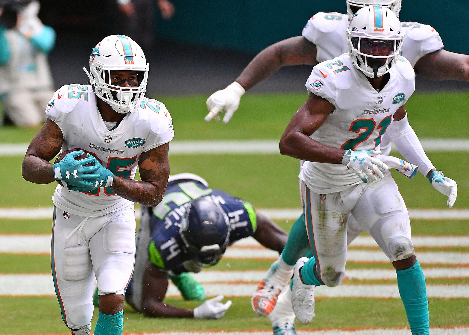 Xavien Howard to Seattle Seahawks 