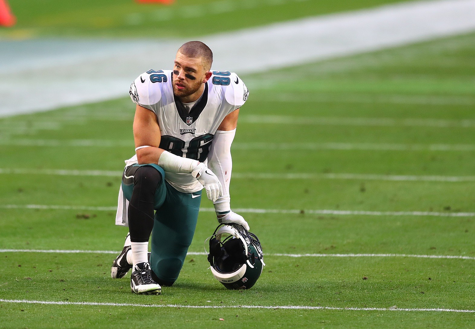 Philadelphia Eagles should release or trade Zach Ertz
