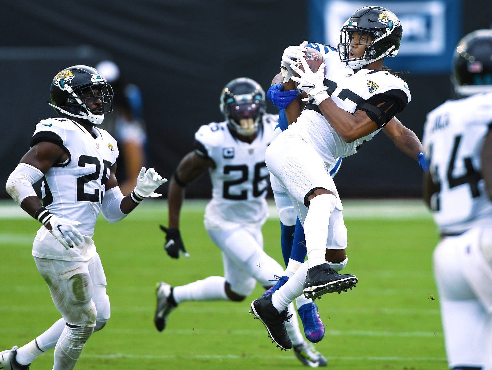 tampa bay buccaneers trade for c.j. henderson